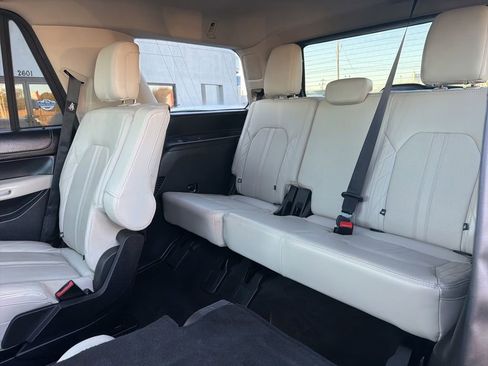 Used 2020 Ford Expedition Platinum image 17