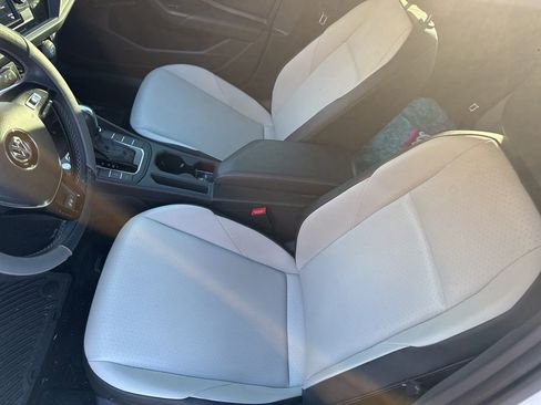 Used 2020 Volkswagen Jetta image 11