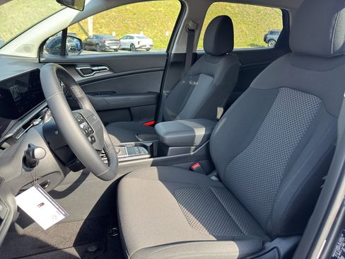 New 2026 Kia Sportage LX image 9