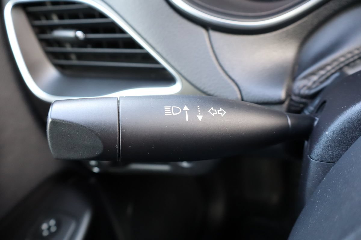 Used 2019 Jeep Cherokee Trailhawk w/ Comfort/Convenience Group AWD/4WD image 31