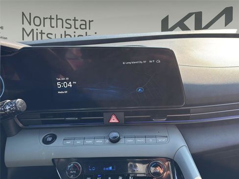 Used 2024 Hyundai Elantra Limited FWD image 12