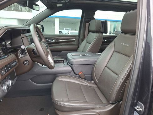 Used 2023 GMC Yukon XL Denali image 15