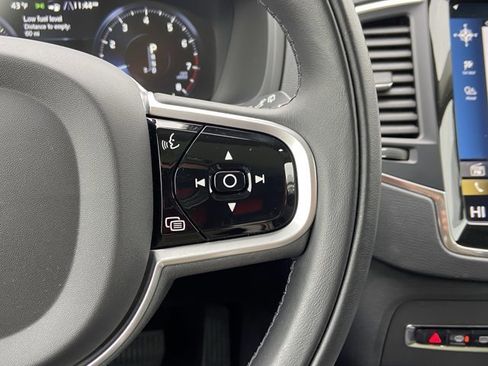 Used 2022 Volvo XC90 T5 Momentum w/ Climate Package image 17