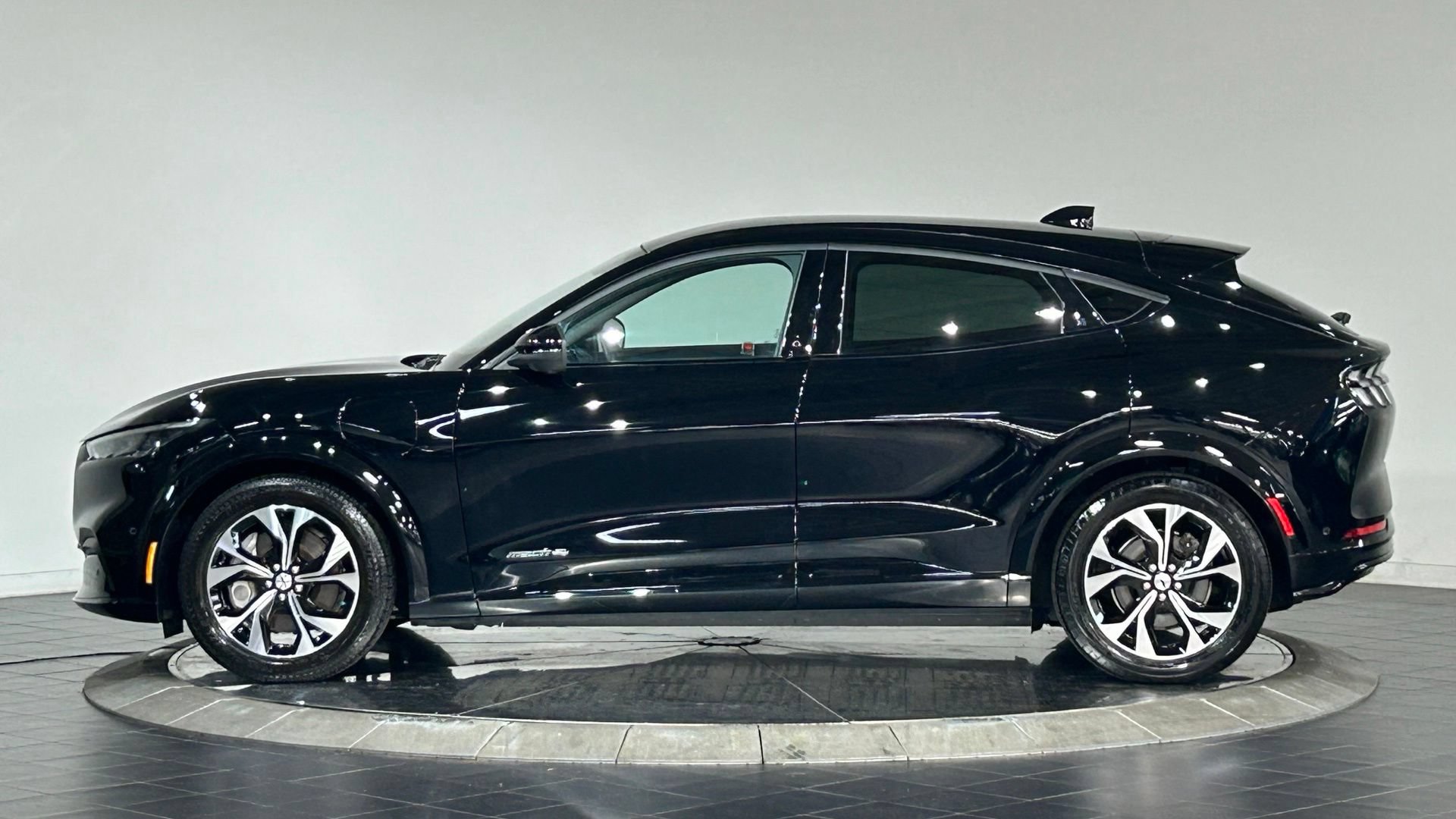 Used 2023 Ford Mustang Mach-E Premium AWD/4WD image 6