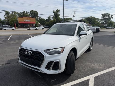 Used 2023 Audi Q5 2.0T Premium Plus w/ Premium Plus Package AWD/4WD image 2