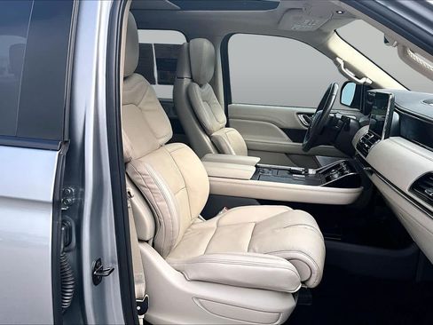 Used 2021 Lincoln Navigator L Reserve w/ Luxury Package AWD/4WD image 8