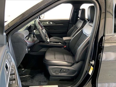 Used 2025 Ford Explorer ST-Line image 18