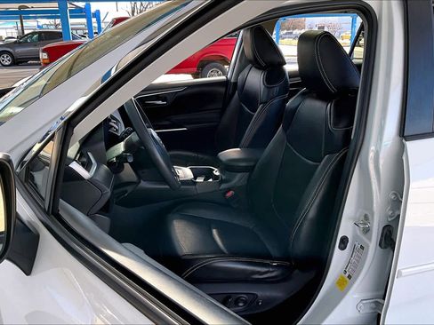 Used 2020 Toyota RAV4 XLE image 7