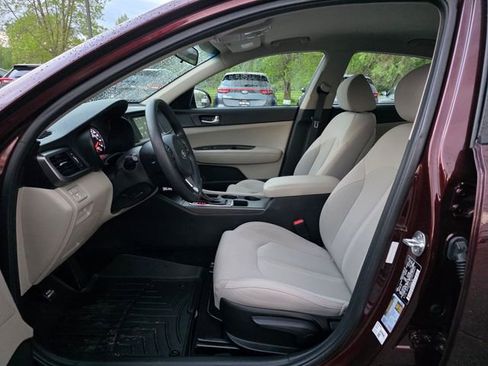 Used 2018 Kia Optima LX w/ 17" Alloy Wheels Package FWD image 16