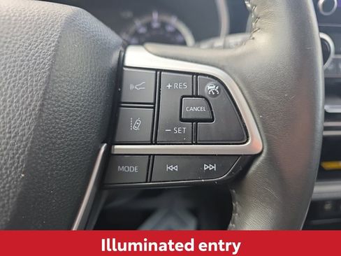 Used 2024 Toyota Highlander XLE image 28