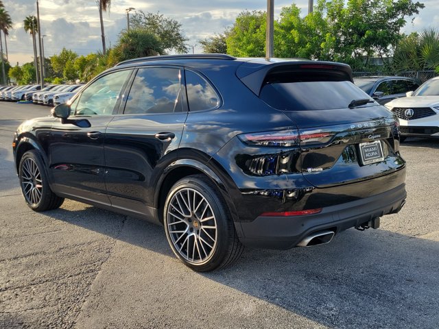 Used 2022 Porsche Cayenne Platinum Edition AWD/4WD image 3
