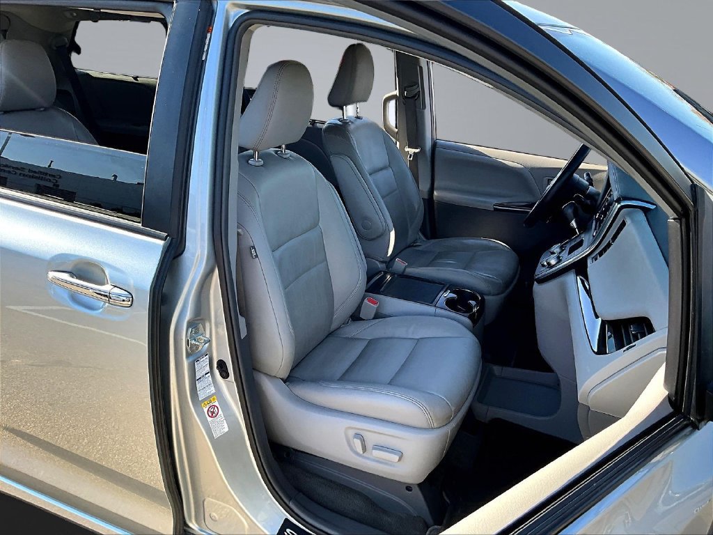 Used 2019 Toyota Sienna XLE Premium w/ Carpet Mat Package AWD/4WD image 32