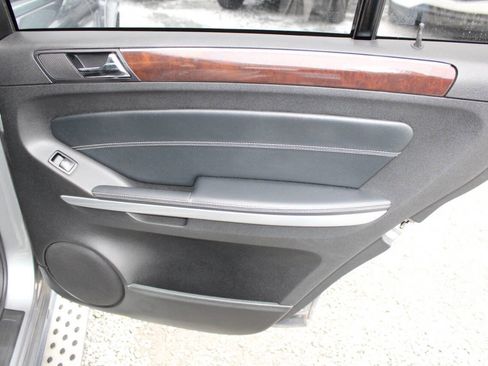 Used 2012 Mercedes-Benz GL 550 4MATIC image 28