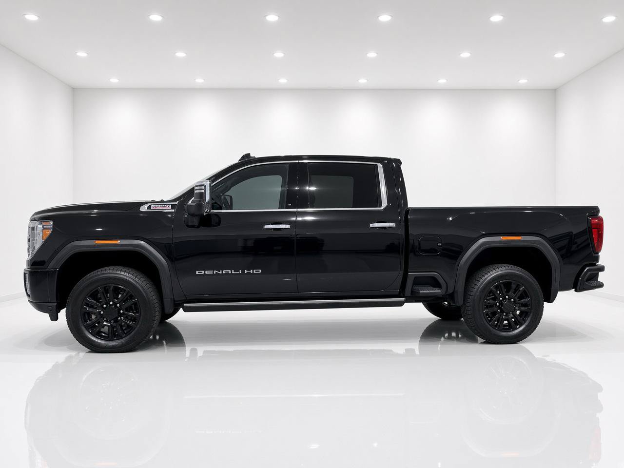 Used 2021 GMC Sierra 2500 Denali w/ Denali Black Diamond Edition AWD/4WD image 2