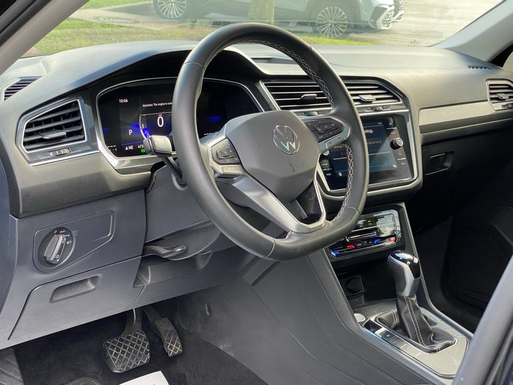 Used 2024 Volkswagen Tiguan SE w/ Panoramic Sunroof Package FWD image 10