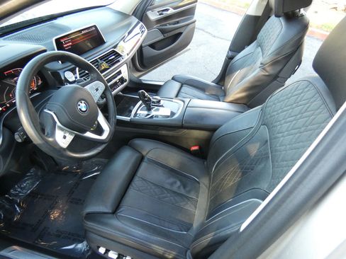 Used 2020 BMW 750i xDrive w/ Executive Package image 58