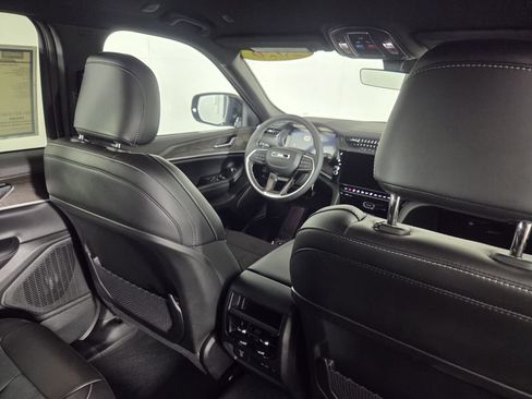 Used 2026 Jeep Grand Cherokee Altitude RWD image 31