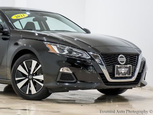 Used 2022 Nissan Altima 2.5 SV image 2