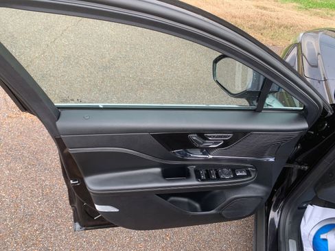 Used 2021 Lincoln Corsair AWD w/ Rear Removable Package Tray image 12