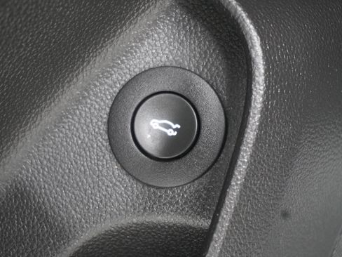 Used 2017 Buick Regal Sport Touring FWD image 23