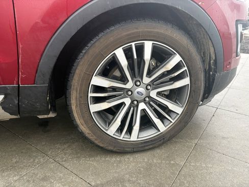 Used 2017 Ford Explorer Platinum image 11