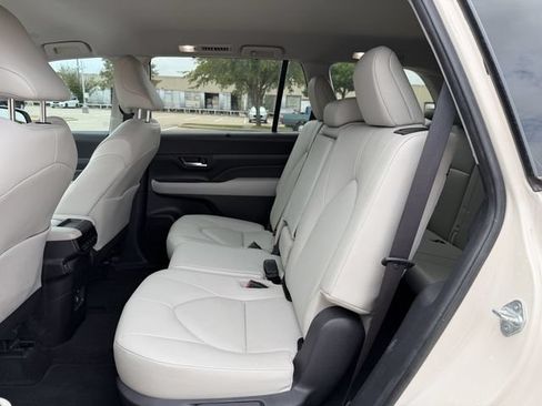 Used 2024 Toyota Grand Highlander AWD image 22