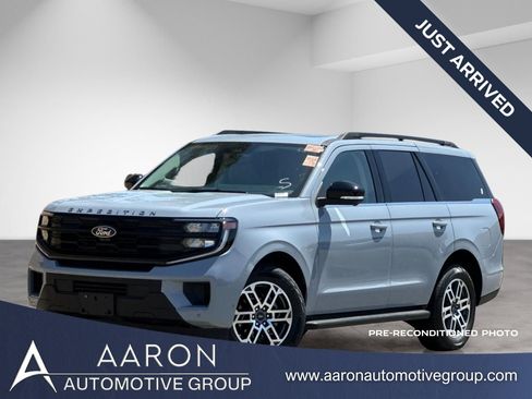 Used 2025 Ford Expedition Active AWD/4WD image 1