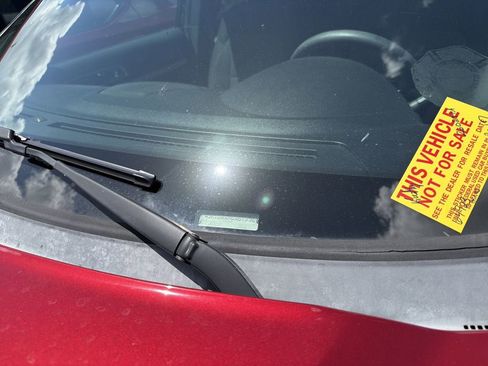 Used 2017 Ford Explorer XLT w/ Equipment Group 201A image 2