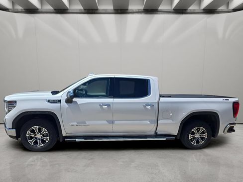 Used 2022 GMC Sierra 1500 SLT w/ SLT Convenience Package AWD/4WD image 2