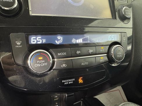 Used 2016 Nissan Rogue SV w/ SV Premium Package image 21