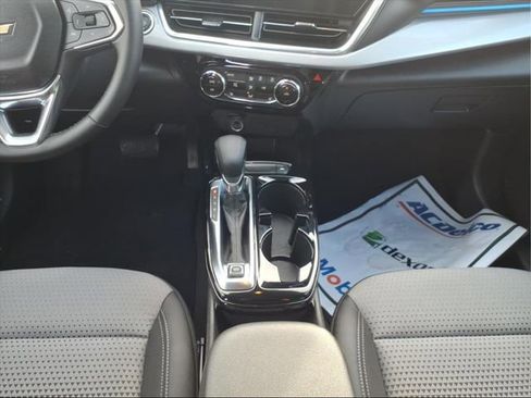 Used 2025 Chevrolet Trax LT w/ Driver Confidence Package image 17