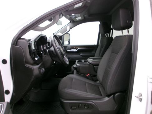 Used 2024 Chevrolet Silverado 2500 LT AWD/4WD image 8