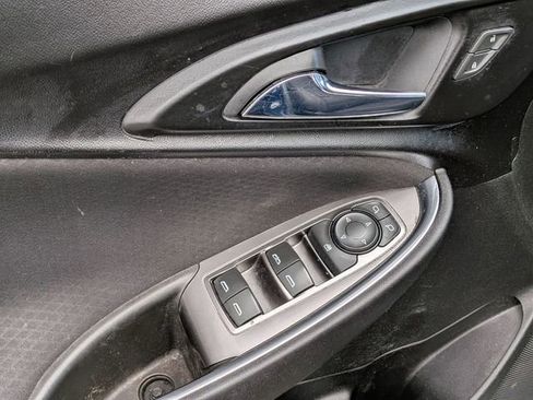 Used 2018 Chevrolet Malibu LT image 16