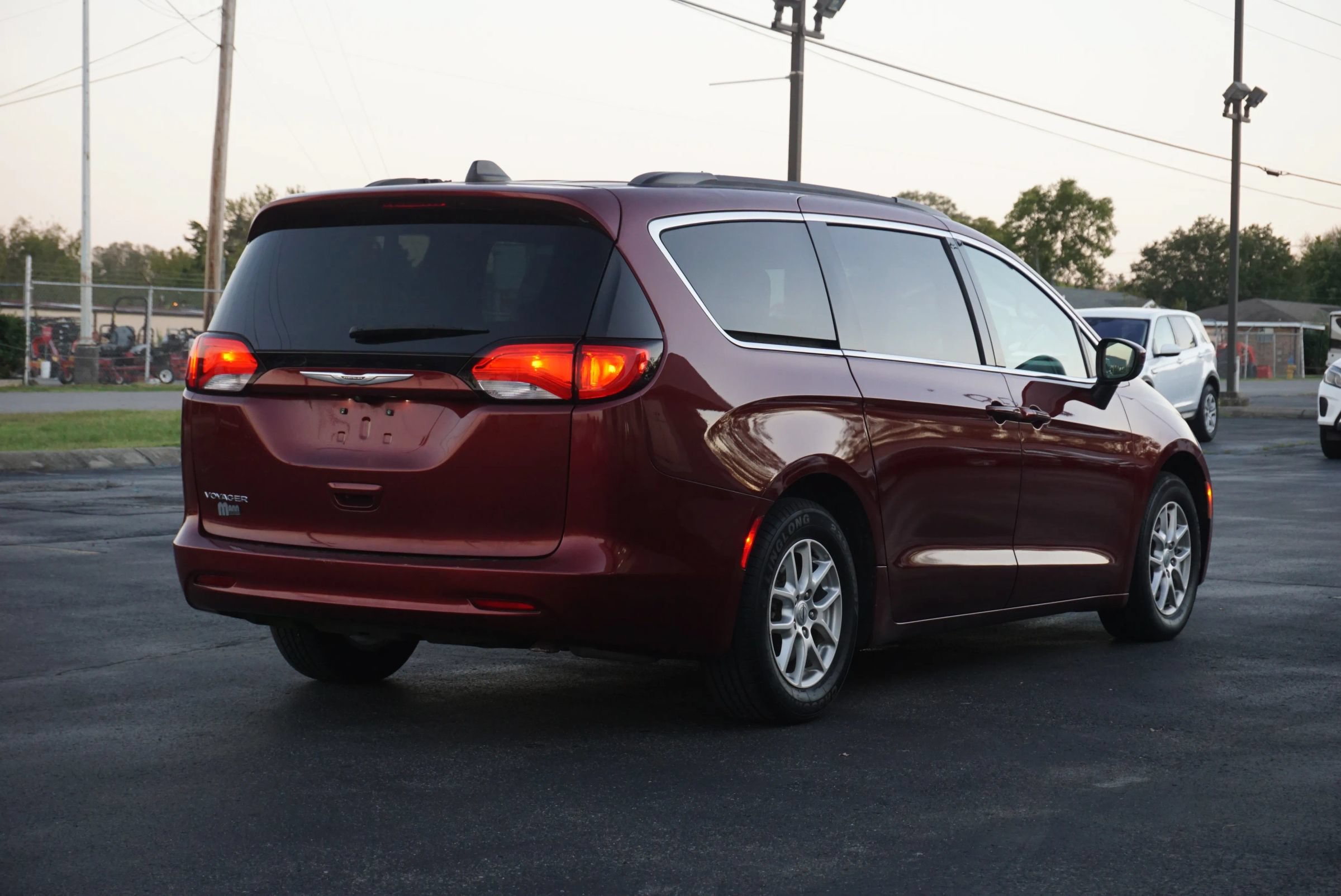 Used 2021 Chrysler Voyager Lxi FWD image 5