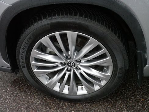 Used 2023 Toyota Highlander Platinum image 15