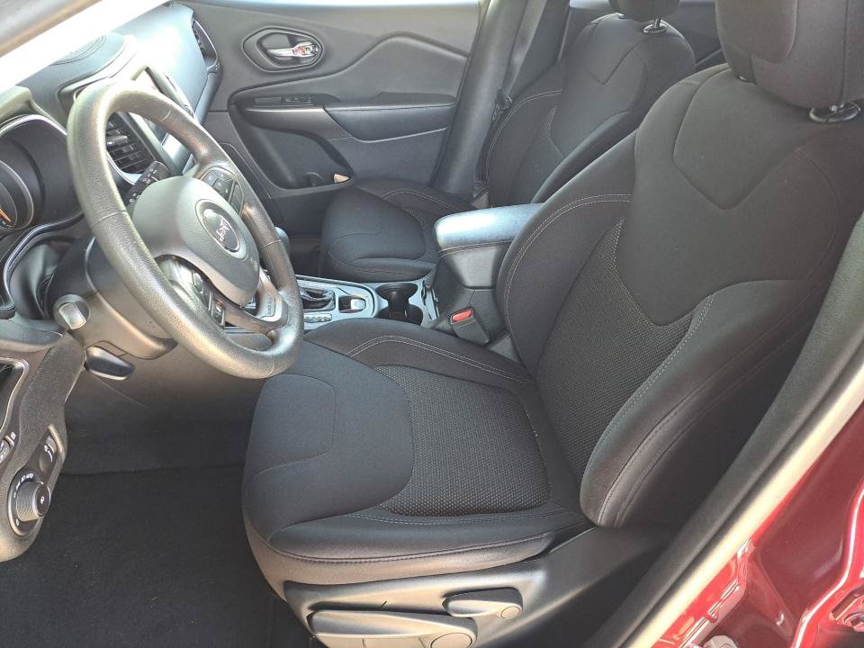 Used 2019 Jeep Cherokee Latitude w/ Popular Appearance Group FWD image 10