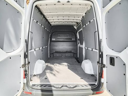 Used 2025 Mercedes-Benz Sprinter 2500 image 10