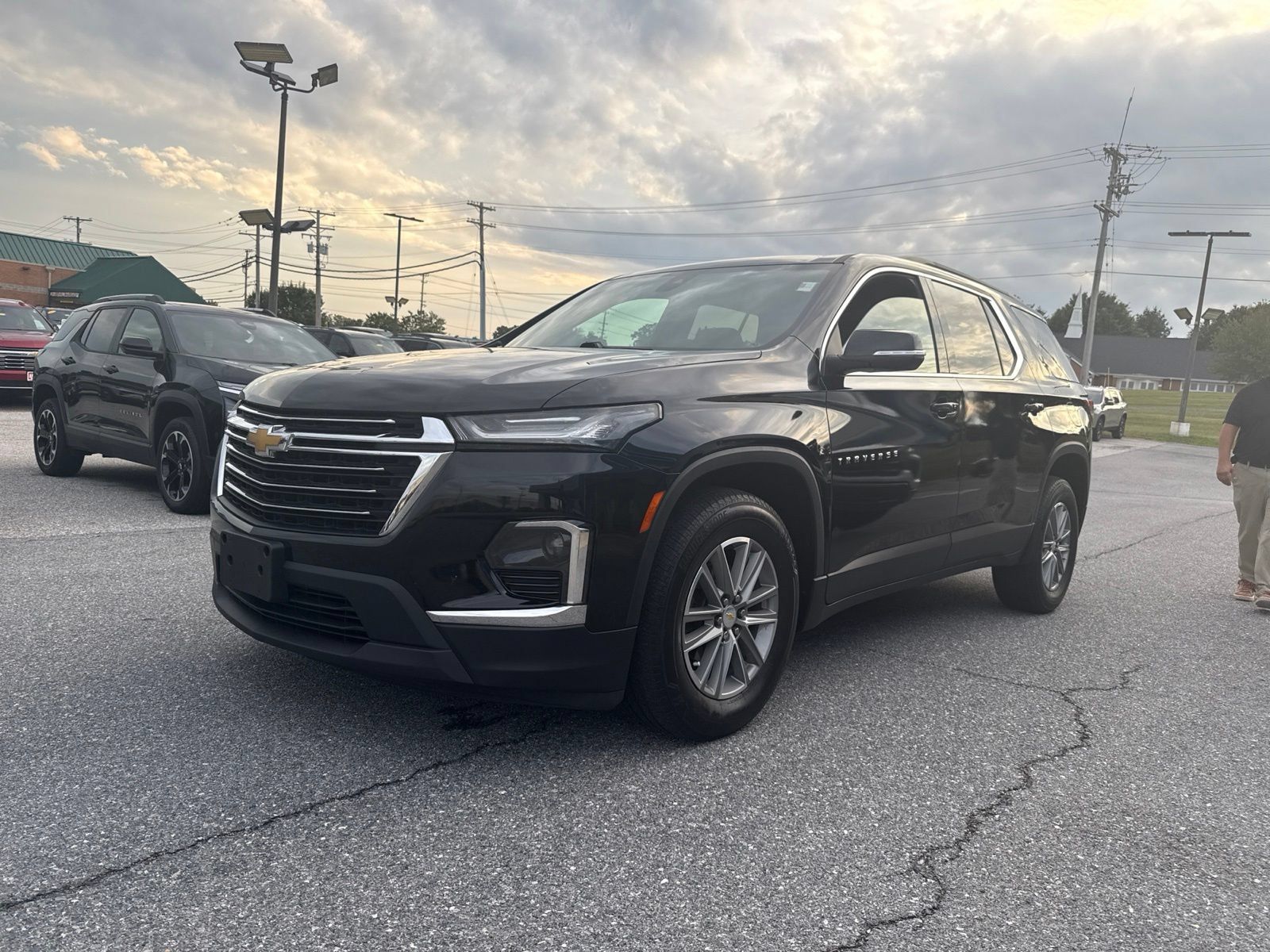 Used 2023 Chevrolet Traverse LT AWD/4WD image 1