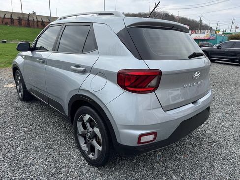 Used 2023 Hyundai Venue SEL image 7