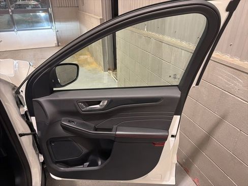 Used 2025 Ford Escape ST-Line Elite image 16