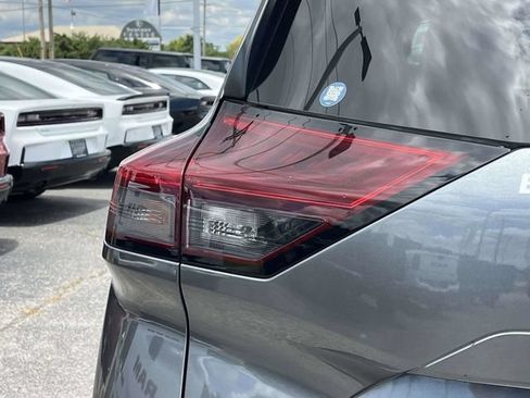 Used 2024 Nissan Rogue S FWD image 10