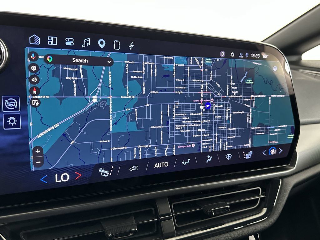 Used 2024 Chevrolet Equinox EV RS FWD image 16