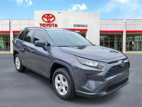 Used 2019 Toyota RAV4 LE image 2