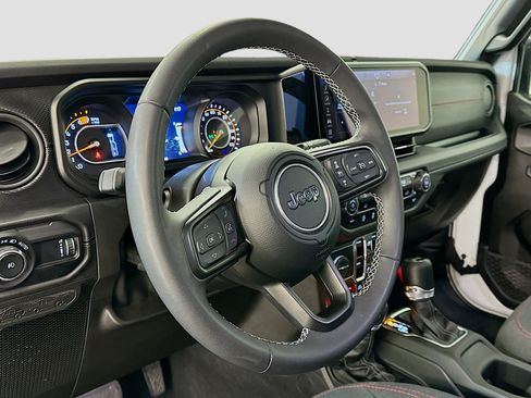 Used 2025 Jeep Wrangler Unlimited Rubicon image 18