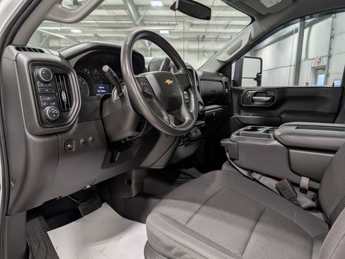 Used 2021 Chevrolet Silverado 2500 Custom w/ Custom Value Package image 9