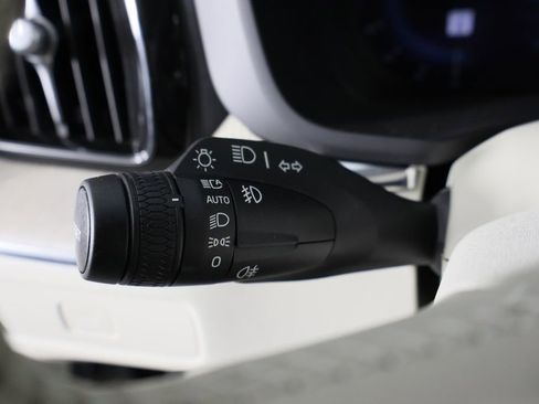 Used 2023 Volvo XC60 B5 Plus w/ Climate Package image 23