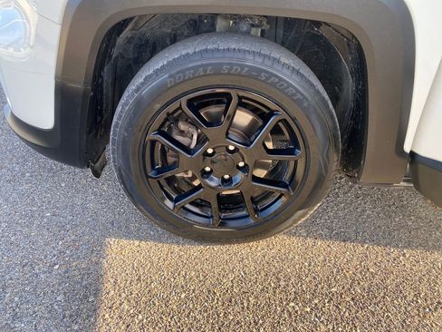 Used 2020 Jeep Renegade Altitude image 25