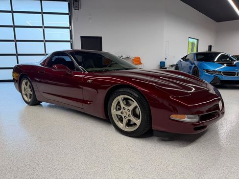 Used 2003 Chevrolet Corvette Coupe w/ Preferred Equipment Group RWD image 18