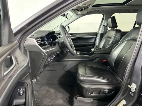 Used 2023 Jeep Grand Cherokee 30th Anniversary image 11