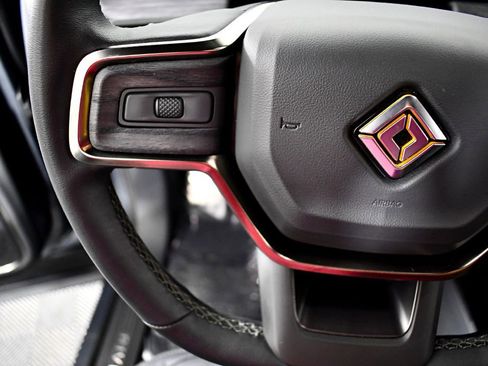 Used 2022 Rivian R1T Launch Edition image 32